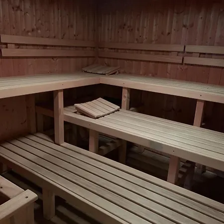 Gemuetliche Mit Gemeinsamem Pool Apartman