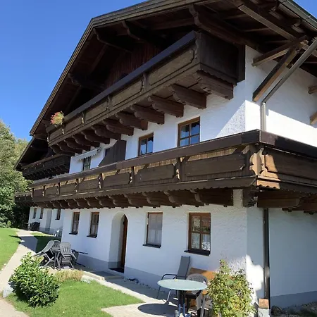 Gemuetliche Mit Gemeinsamem Pool